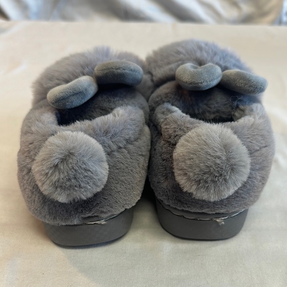 NWOT Gray Cozy bunny slippers with Plush Comfort - Picture 4 of 6